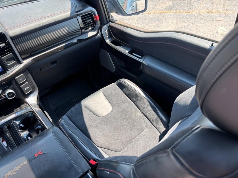 Ford F-150 Vehicle Full-screen Gallery Image 16