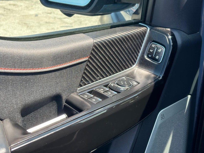 Ford F-150 Vehicle Full-screen Gallery Image 18