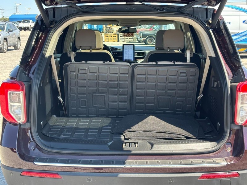 Ford Explorer Vehicle Full-screen Gallery Image 11