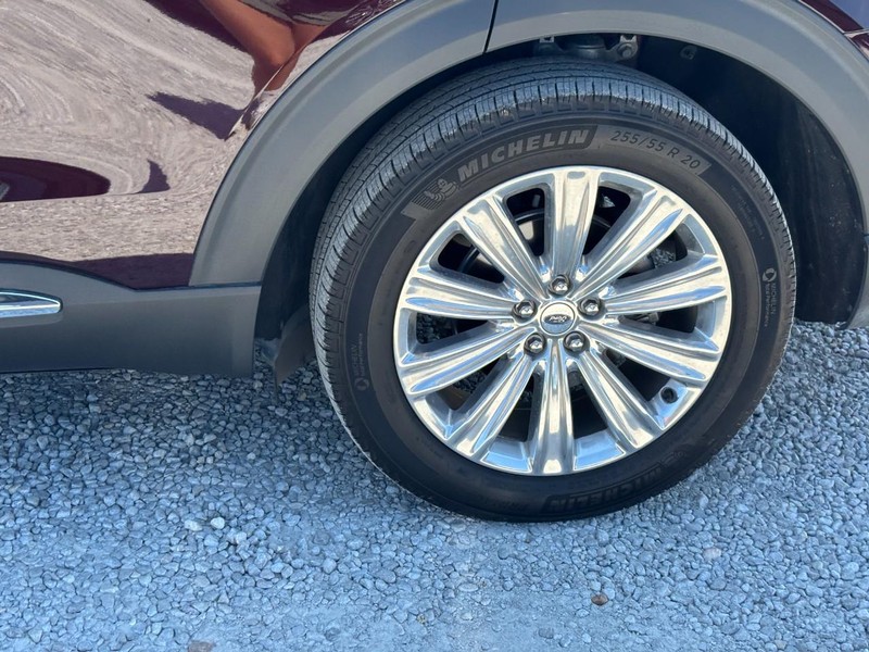 Ford Explorer Vehicle Full-screen Gallery Image 12