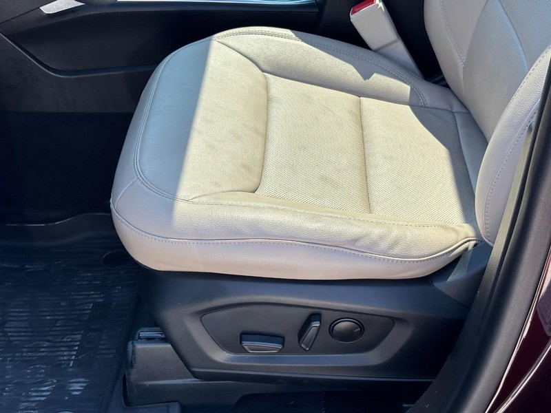 Ford Explorer Vehicle Full-screen Gallery Image 18