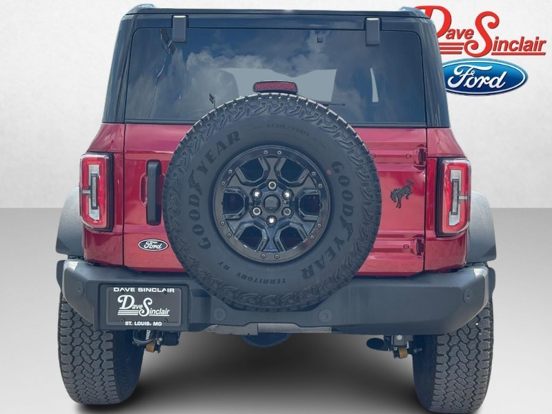 Ford Bronco Vehicle Full-screen Gallery Image 08
