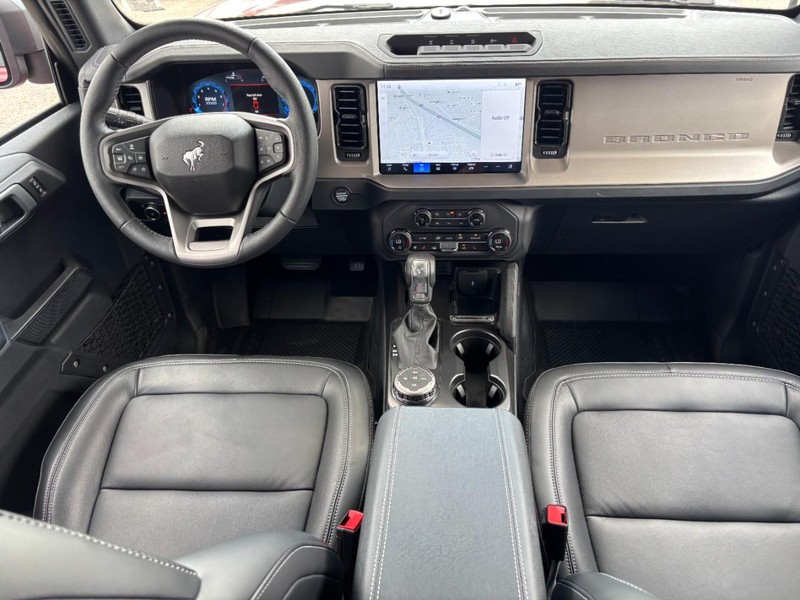 Ford Bronco Vehicle Full-screen Gallery Image 15