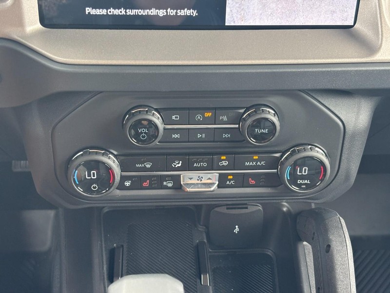 Ford Bronco Vehicle Full-screen Gallery Image 24