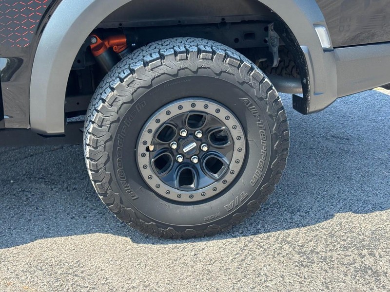 Ford F-150 Vehicle Full-screen Gallery Image 12