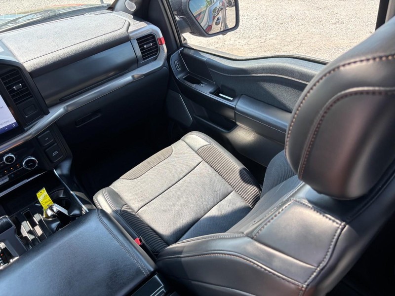 Ford F-150 Vehicle Full-screen Gallery Image 16