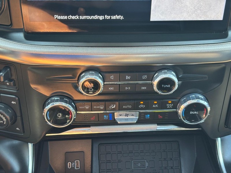 Ford F-150 Vehicle Full-screen Gallery Image 25
