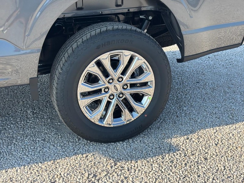 Ford F-150 Vehicle Full-screen Gallery Image 12