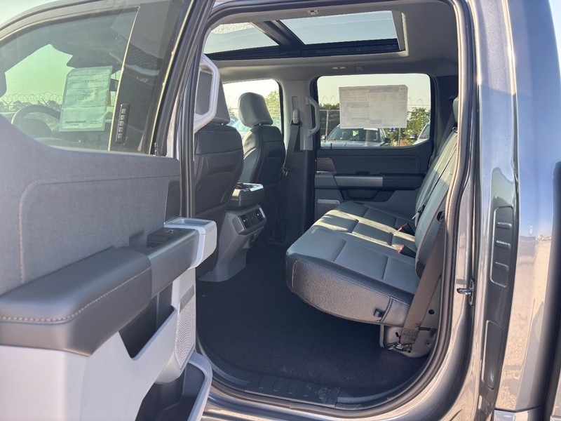 Ford F-150 Vehicle Full-screen Gallery Image 13