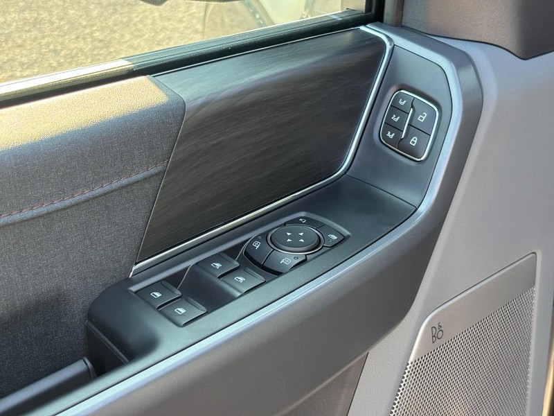 Ford F-150 Vehicle Full-screen Gallery Image 19