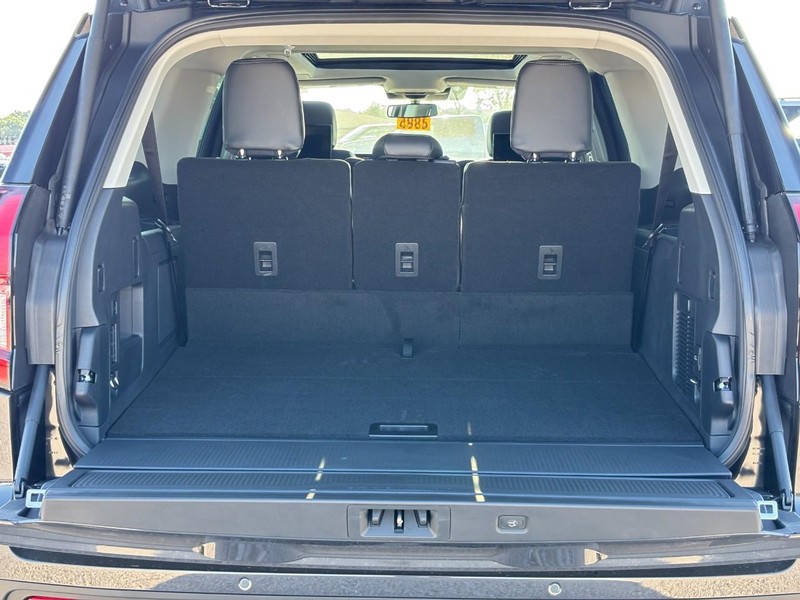 Ford Expedition Max Vehicle Full-screen Gallery Image 11