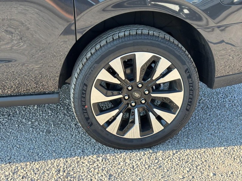 Ford Expedition Max Vehicle Full-screen Gallery Image 12