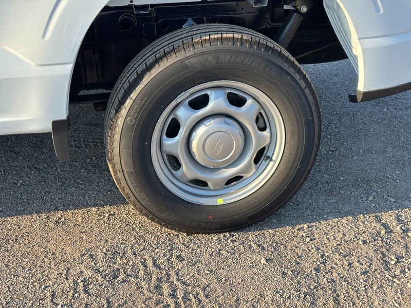 Ford F-150 Vehicle Full-screen Gallery Image 12