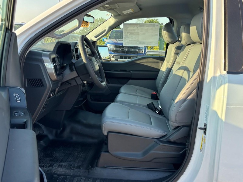 Ford F-150 Vehicle Full-screen Gallery Image 13
