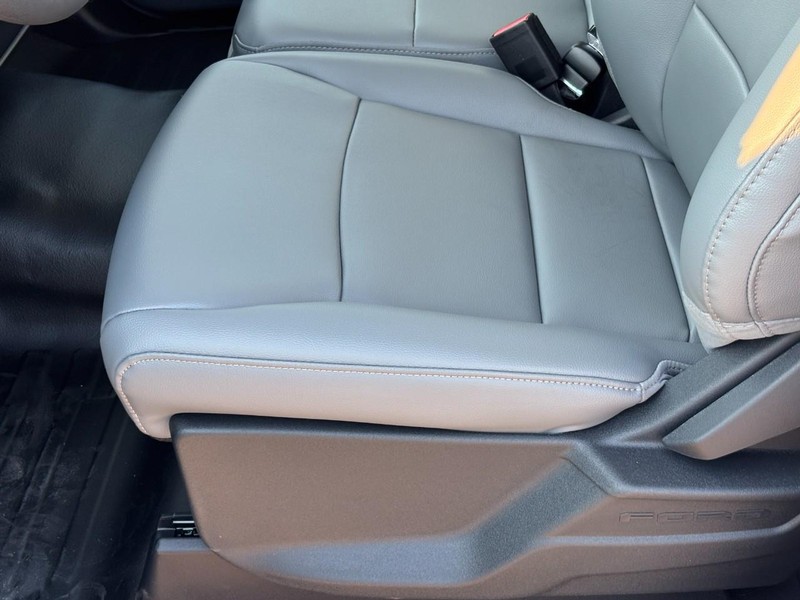 Ford F-150 Vehicle Full-screen Gallery Image 14