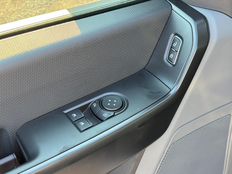 Ford F-150 Vehicle Full-screen Gallery Image 15