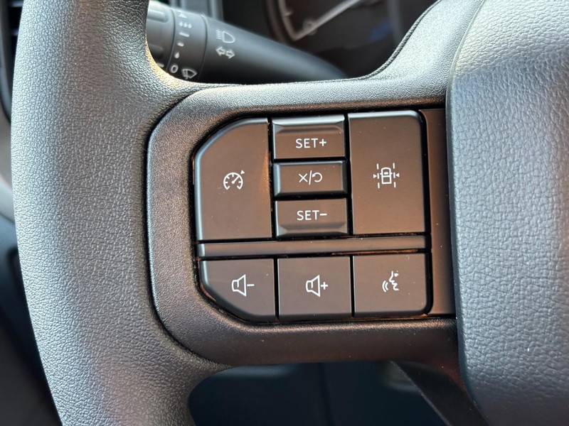 Ford F-150 Vehicle Full-screen Gallery Image 16