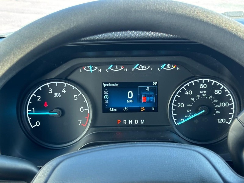 Ford F-150 Vehicle Full-screen Gallery Image 18