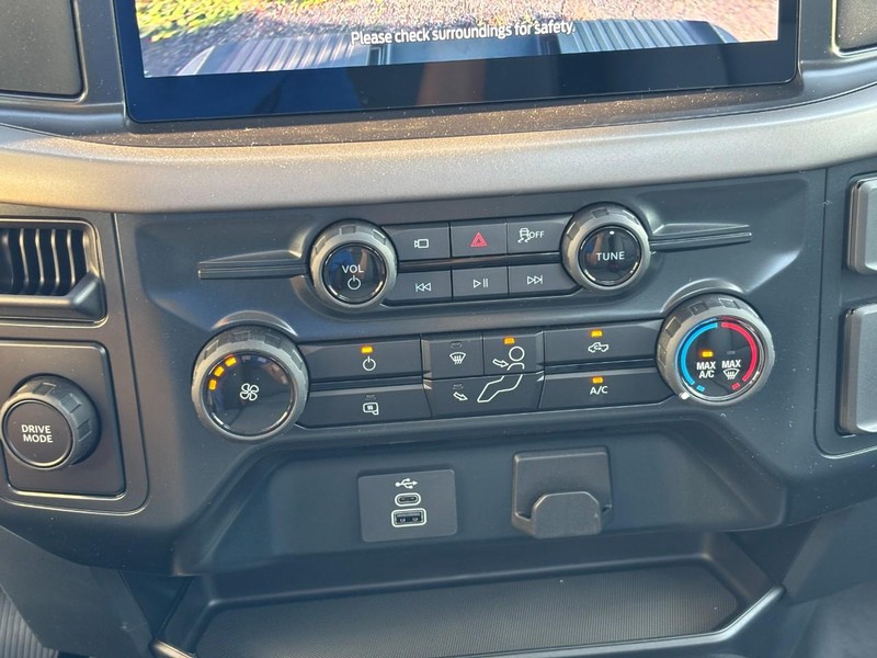 Ford F-150 Vehicle Full-screen Gallery Image 21