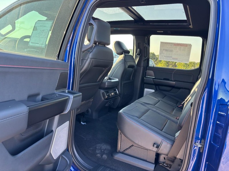 Ford F-150 Vehicle Full-screen Gallery Image 13