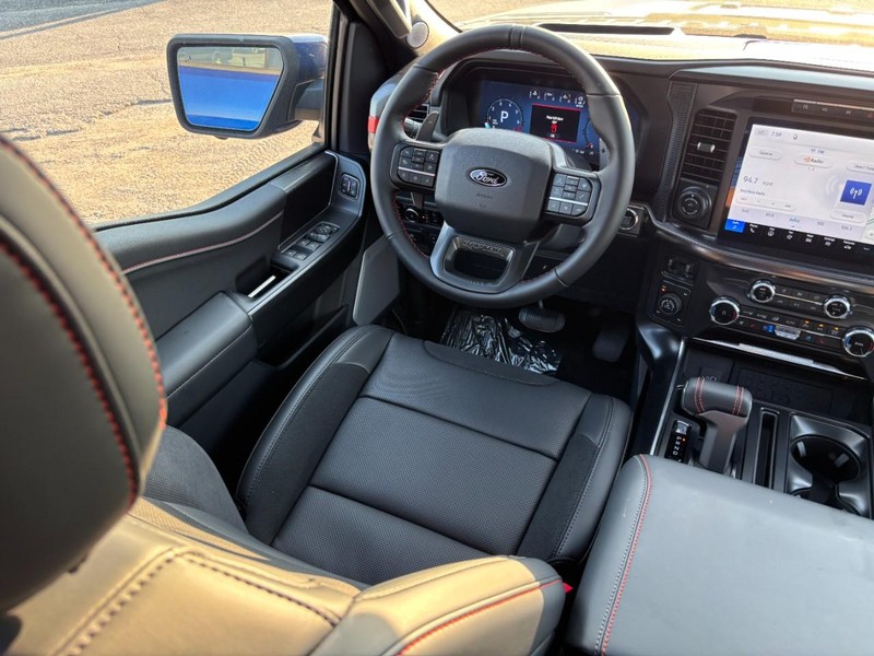 Ford F-150 Vehicle Full-screen Gallery Image 14