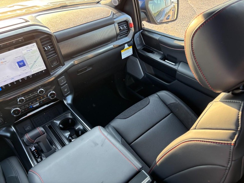 Ford F-150 Vehicle Full-screen Gallery Image 16