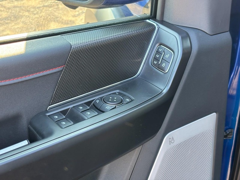 Ford F-150 Vehicle Full-screen Gallery Image 18