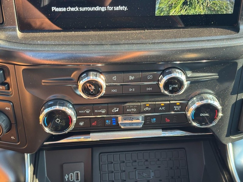 Ford F-150 Vehicle Full-screen Gallery Image 25