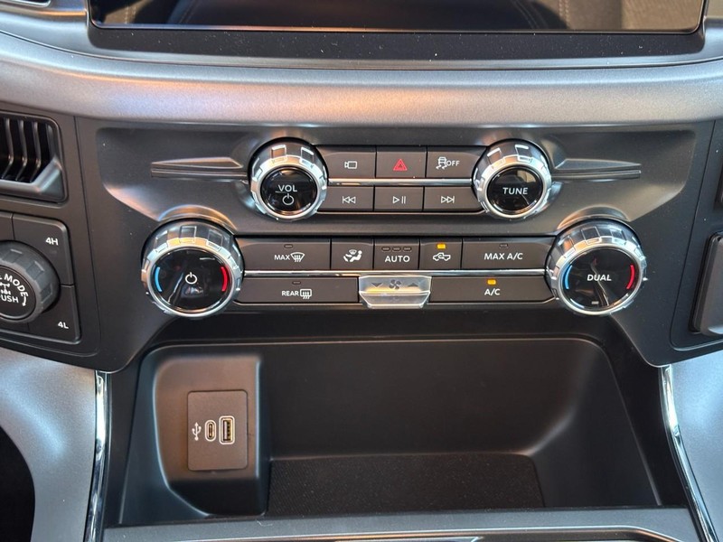 Ford F-150 Vehicle Full-screen Gallery Image 24