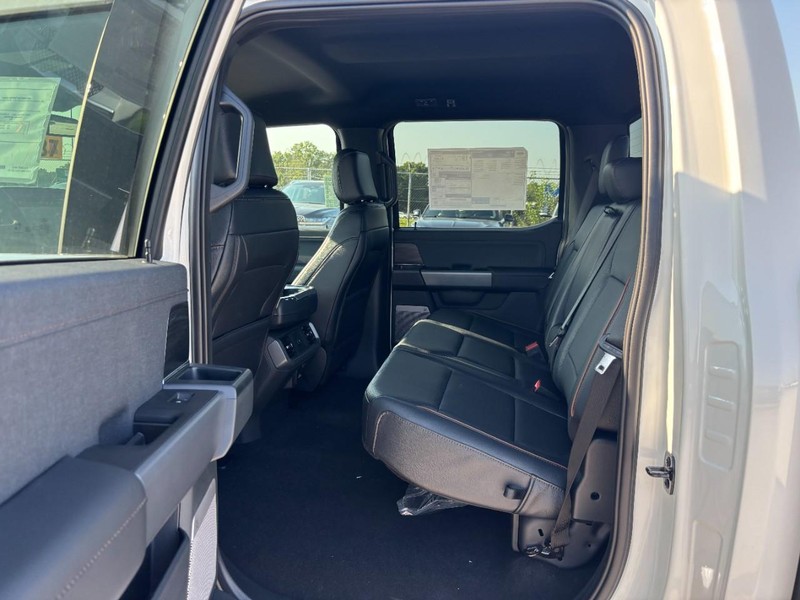 Ford F-150 Vehicle Full-screen Gallery Image 13