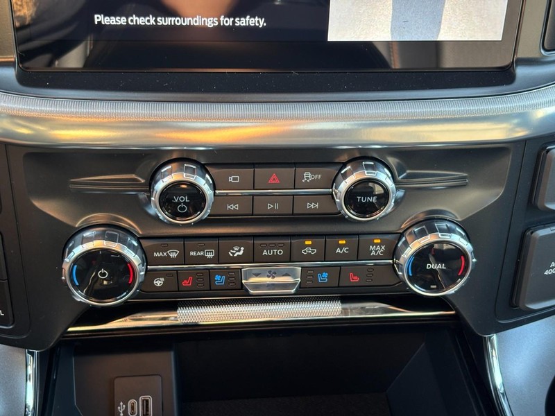 Ford F-150 Vehicle Full-screen Gallery Image 25