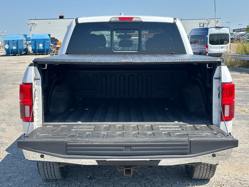 Ford F-150 Vehicle Full-screen Gallery Image 11