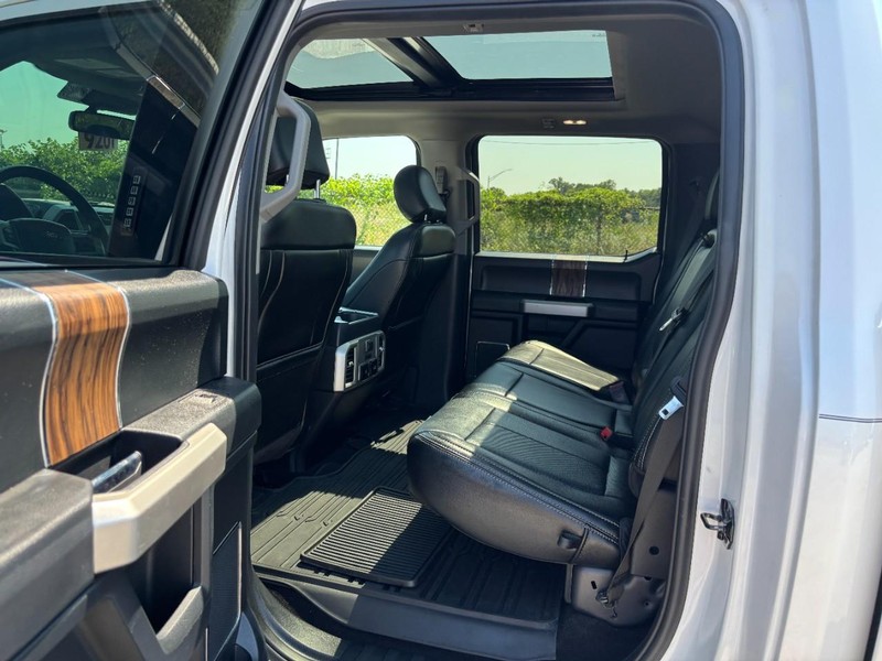 Ford F-150 Vehicle Full-screen Gallery Image 13