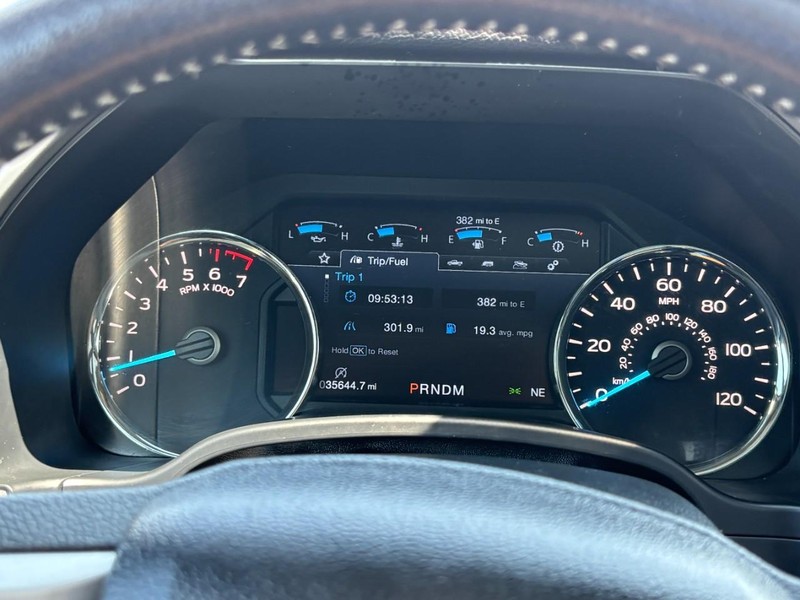 Ford F-150 Vehicle Full-screen Gallery Image 21