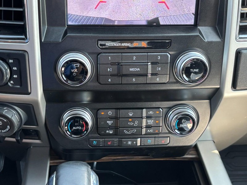 Ford F-150 Vehicle Full-screen Gallery Image 24