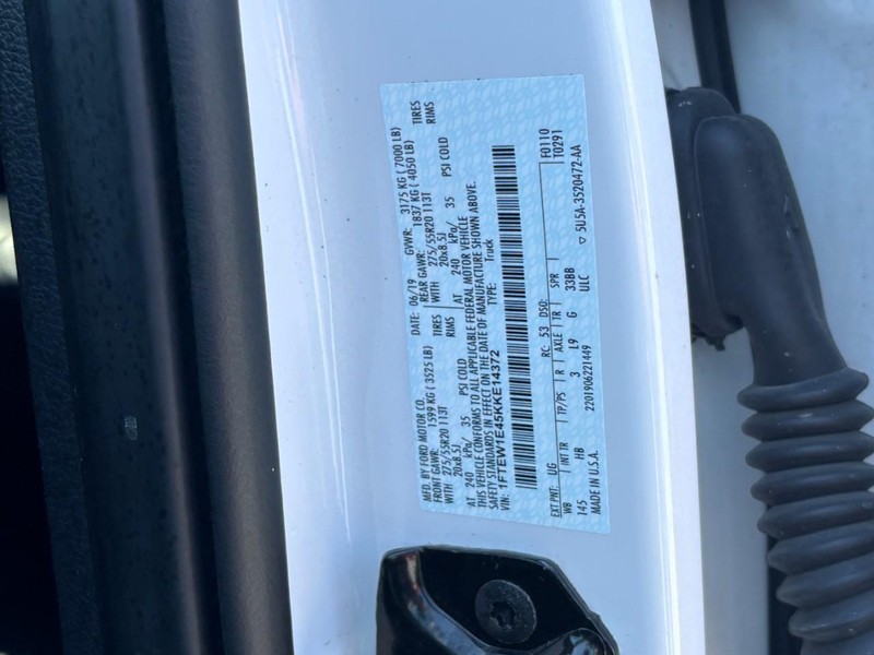 Ford F-150 Vehicle Full-screen Gallery Image 25