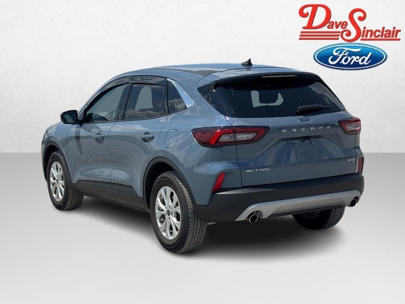 Ford Escape Vehicle Full-screen Gallery Image 09
