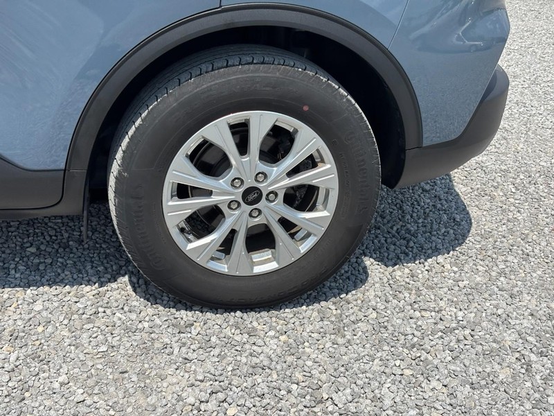 Ford Escape Vehicle Full-screen Gallery Image 12