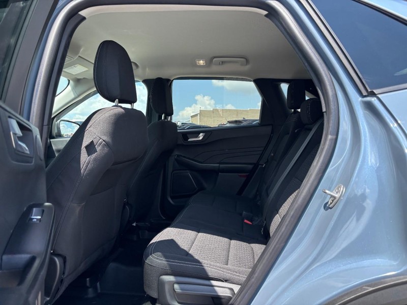 Ford Escape Vehicle Full-screen Gallery Image 13