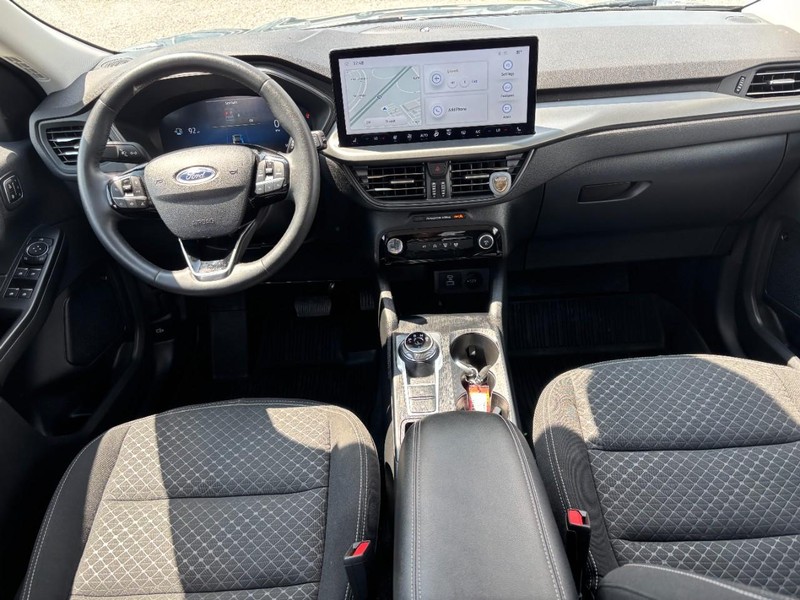 Ford Escape Vehicle Full-screen Gallery Image 15