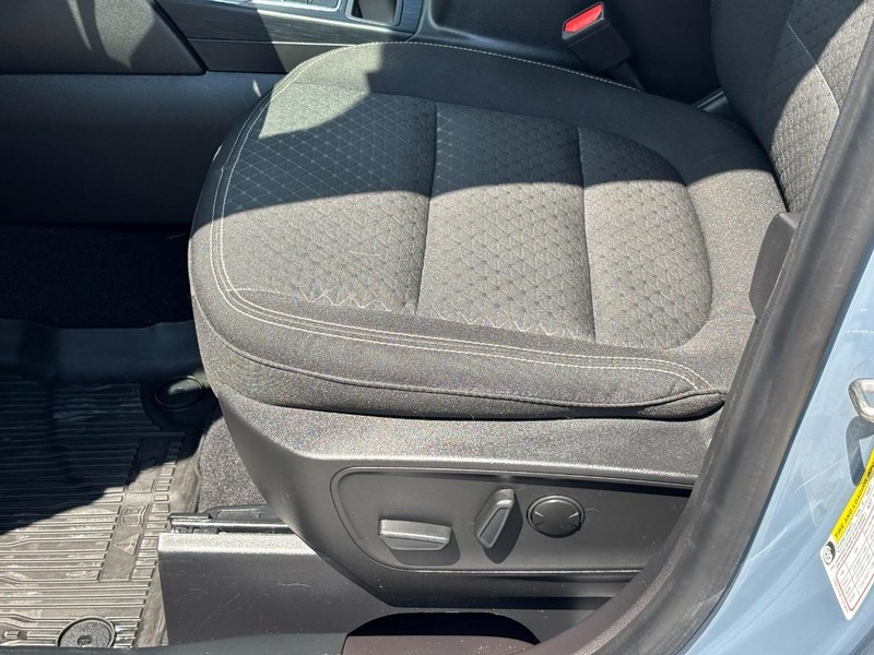 Ford Escape Vehicle Full-screen Gallery Image 17