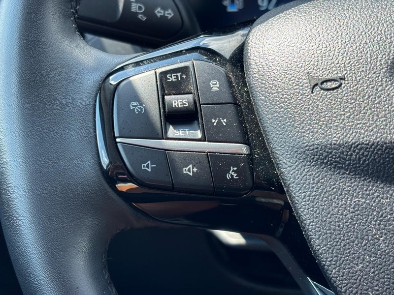 Ford Escape Vehicle Full-screen Gallery Image 19