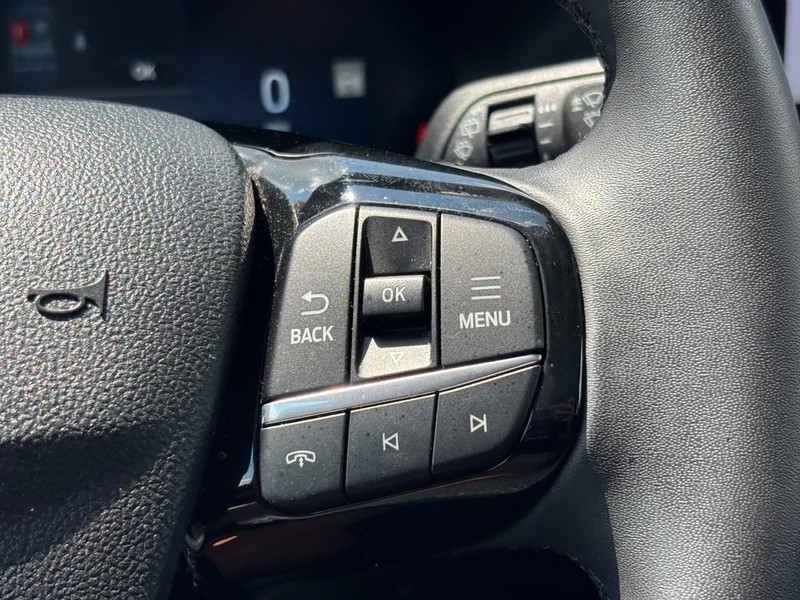 Ford Escape Vehicle Full-screen Gallery Image 20