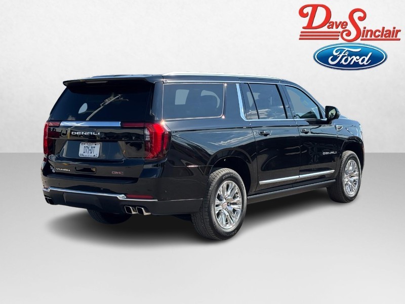GMC Yukon XL Vehicle Full-screen Gallery Image 07