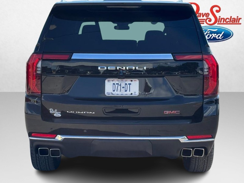 GMC Yukon XL Vehicle Full-screen Gallery Image 08