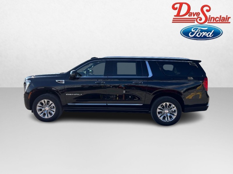 GMC Yukon XL Vehicle Full-screen Gallery Image 10