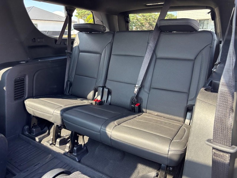 GMC Yukon XL Vehicle Full-screen Gallery Image 13