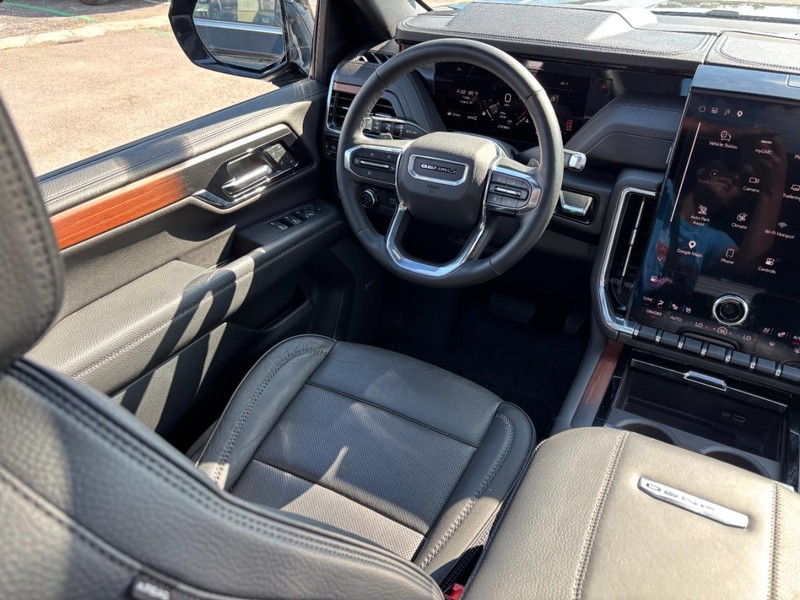 GMC Yukon XL Vehicle Full-screen Gallery Image 15
