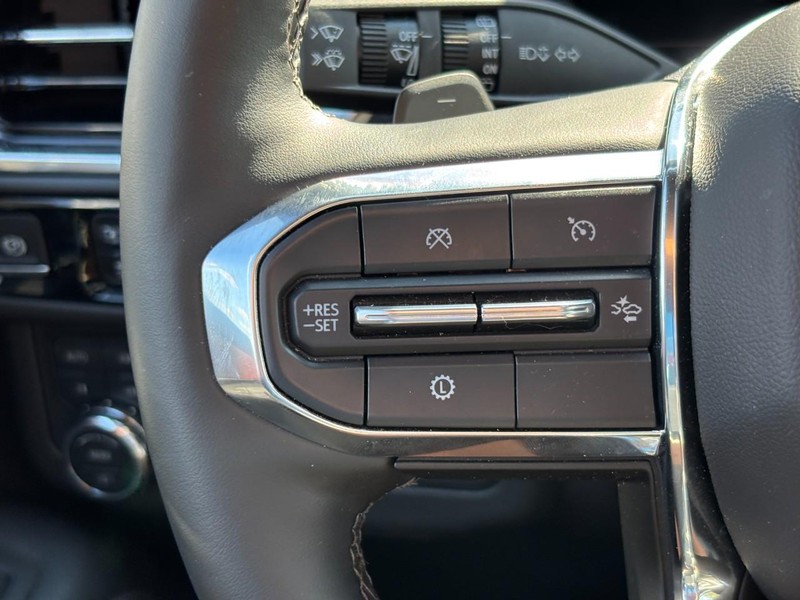GMC Yukon XL Vehicle Full-screen Gallery Image 20