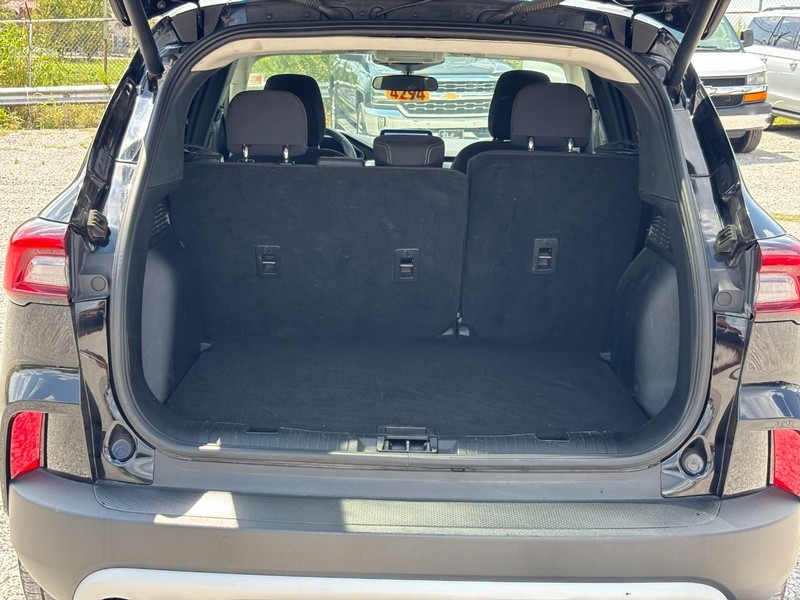 Ford Escape Vehicle Full-screen Gallery Image 11